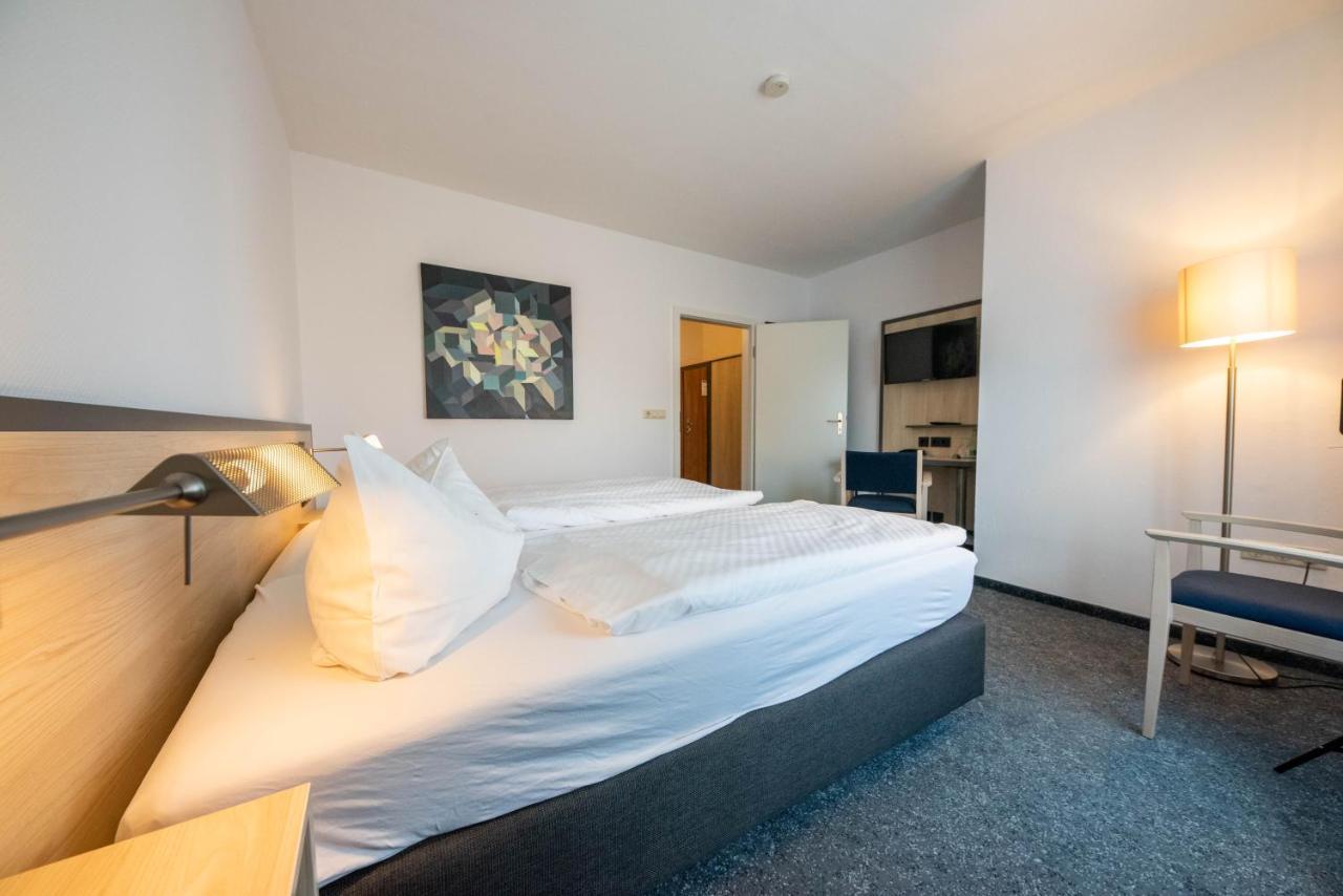 Hotel 7 Saeulen Gmbh Dessau-Rosslau ภายนอก รูปภาพ