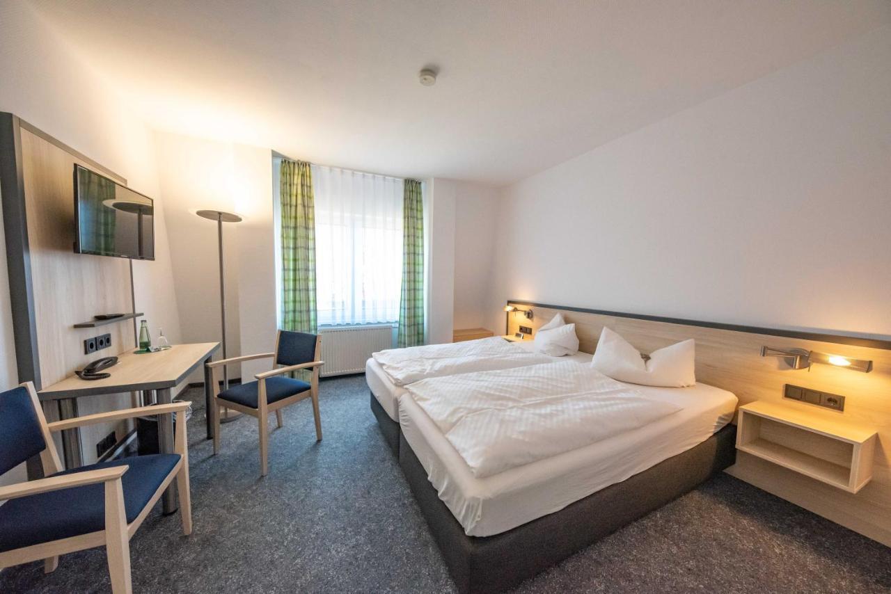 Hotel 7 Saeulen Gmbh Dessau-Rosslau ภายนอก รูปภาพ
