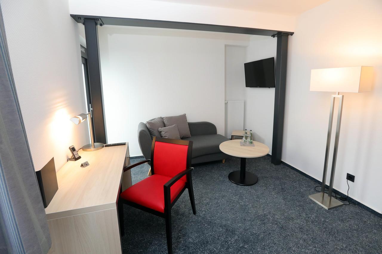 Hotel 7 Saeulen Gmbh Dessau-Rosslau ภายนอก รูปภาพ