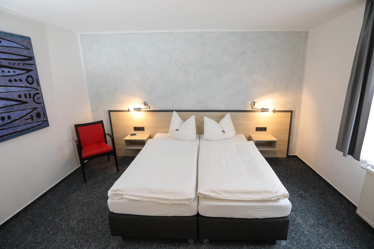 Hotel 7 Saeulen Gmbh Dessau-Rosslau ภายนอก รูปภาพ